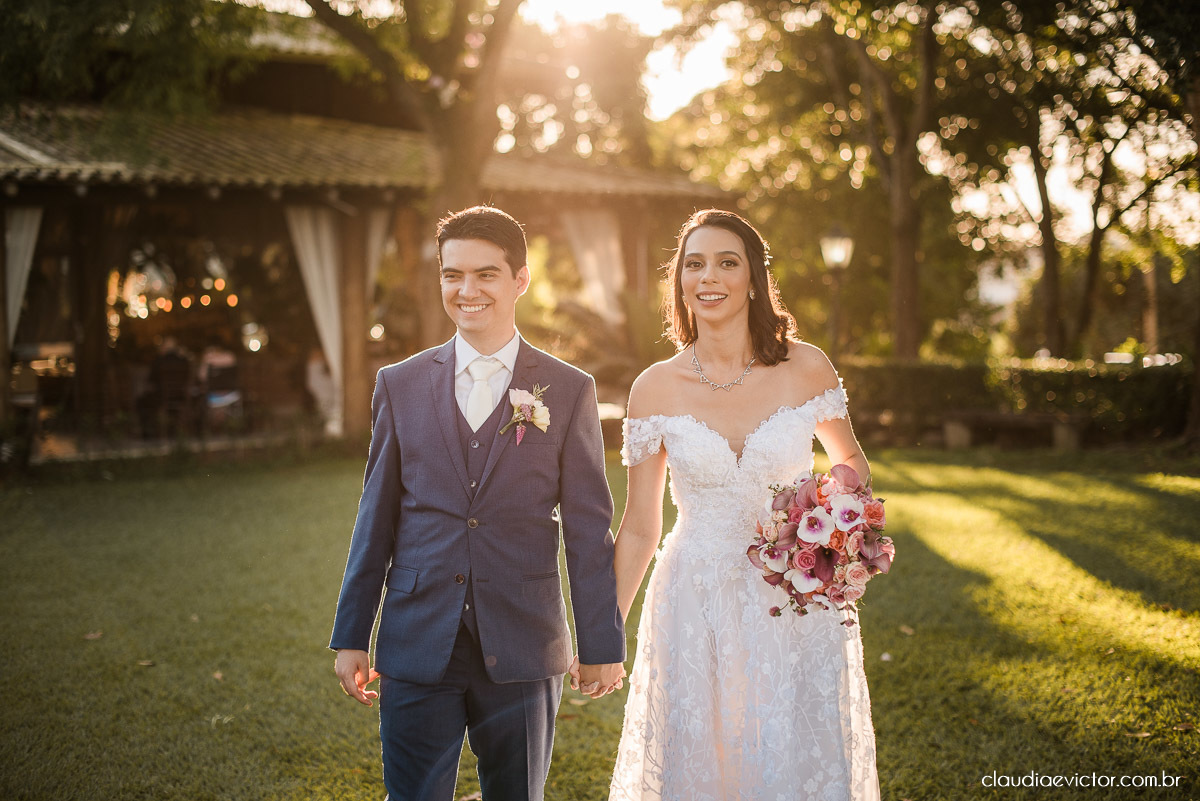 casamento ao ar livre de dia mini wedding vestido de noiva noivo bride wedding inspiration fotografo de casamento em vila velha fotografo de casamento em vitória espirito santo es ninho da roxinha serra por do sol de frente do mar