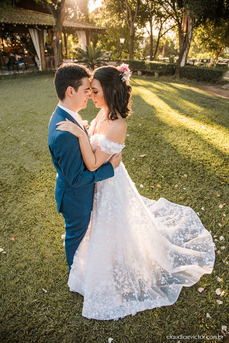 casamento ao ar livre de dia mini wedding vestido de noiva noivo bride wedding inspiration fotografo de casamento em vila velha fotografo de casamento em vitória espirito santo es ninho da roxinha serra por do sol de frente do mar