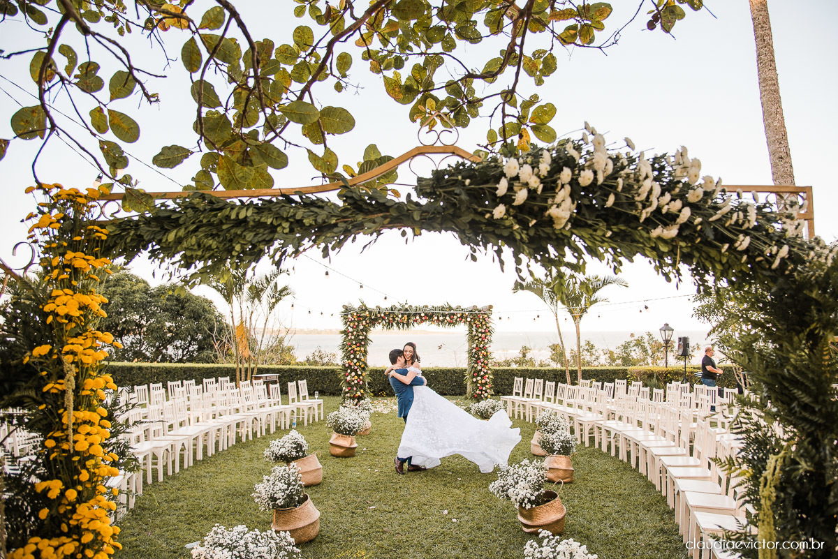 casamento ao ar livre de dia mini wedding vestido de noiva noivo bride wedding inspiration fotografo de casamento em vila velha fotografo de casamento em vitória espirito santo es ninho da roxinha serra por do sol de frente do mar