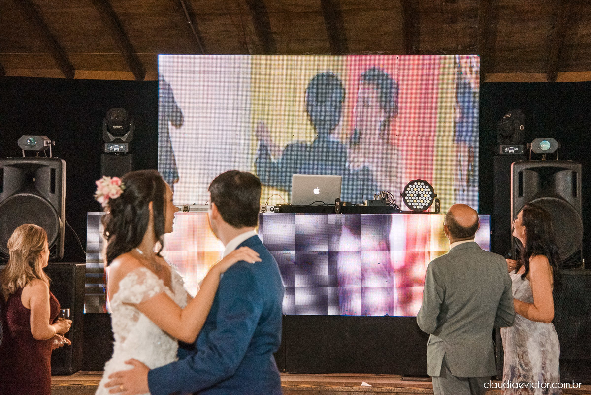 casamento ao ar livre de dia mini wedding vestido de noiva noivo bride wedding inspiration fotografo de casamento em vila velha fotografo de casamento em vitória espirito santo es ninho da roxinha serra por do sol de frente do mar