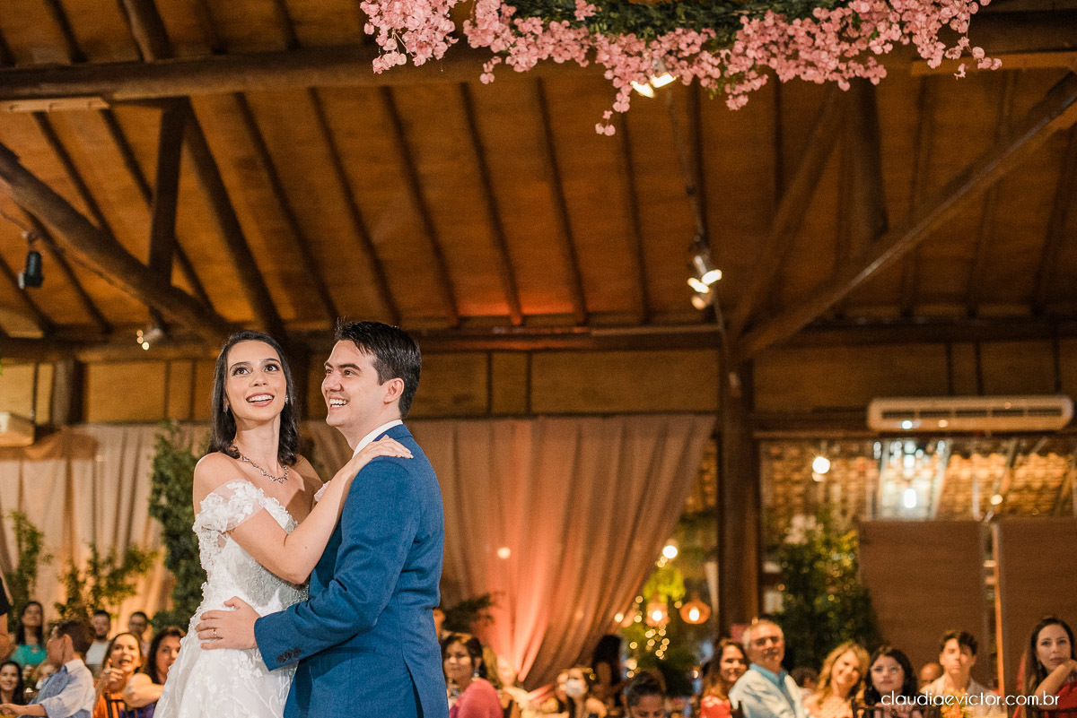 casamento ao ar livre de dia mini wedding vestido de noiva noivo bride wedding inspiration fotografo de casamento em vila velha fotografo de casamento em vitória espirito santo es ninho da roxinha serra por do sol de frente do mar