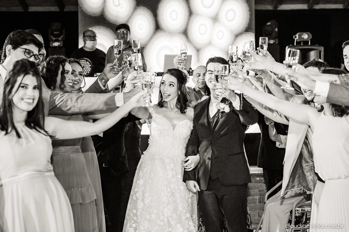 casamento ao ar livre de dia mini wedding vestido de noiva noivo bride wedding inspiration fotografo de casamento em vila velha fotografo de casamento em vitória espirito santo es ninho da roxinha serra por do sol de frente do mar