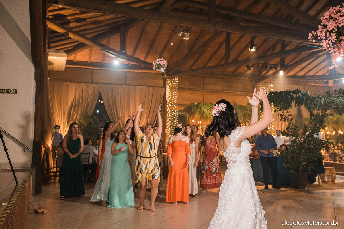 casamento ao ar livre de dia mini wedding vestido de noiva noivo bride wedding inspiration fotografo de casamento em vila velha fotografo de casamento em vitória espirito santo es ninho da roxinha serra por do sol de frente do mar
