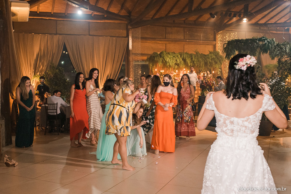 casamento ao ar livre de dia mini wedding vestido de noiva noivo bride wedding inspiration fotografo de casamento em vila velha fotografo de casamento em vitória espirito santo es ninho da roxinha serra por do sol de frente do mar