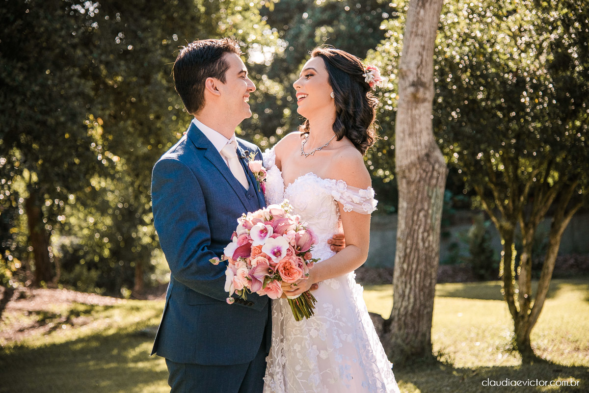 casamento ao ar livre de dia mini wedding vestido de noiva noivo bride wedding inspiration fotografo de casamento em vila velha fotografo de casamento em vitória espirito santo es ninho da roxinha serra por do sol de frente do mar