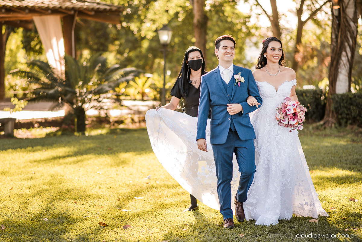 casamento ao ar livre de dia mini wedding vestido de noiva noivo bride wedding inspiration fotografo de casamento em vila velha fotografo de casamento em vitória espirito santo es ninho da roxinha serra por do sol de frente do mar