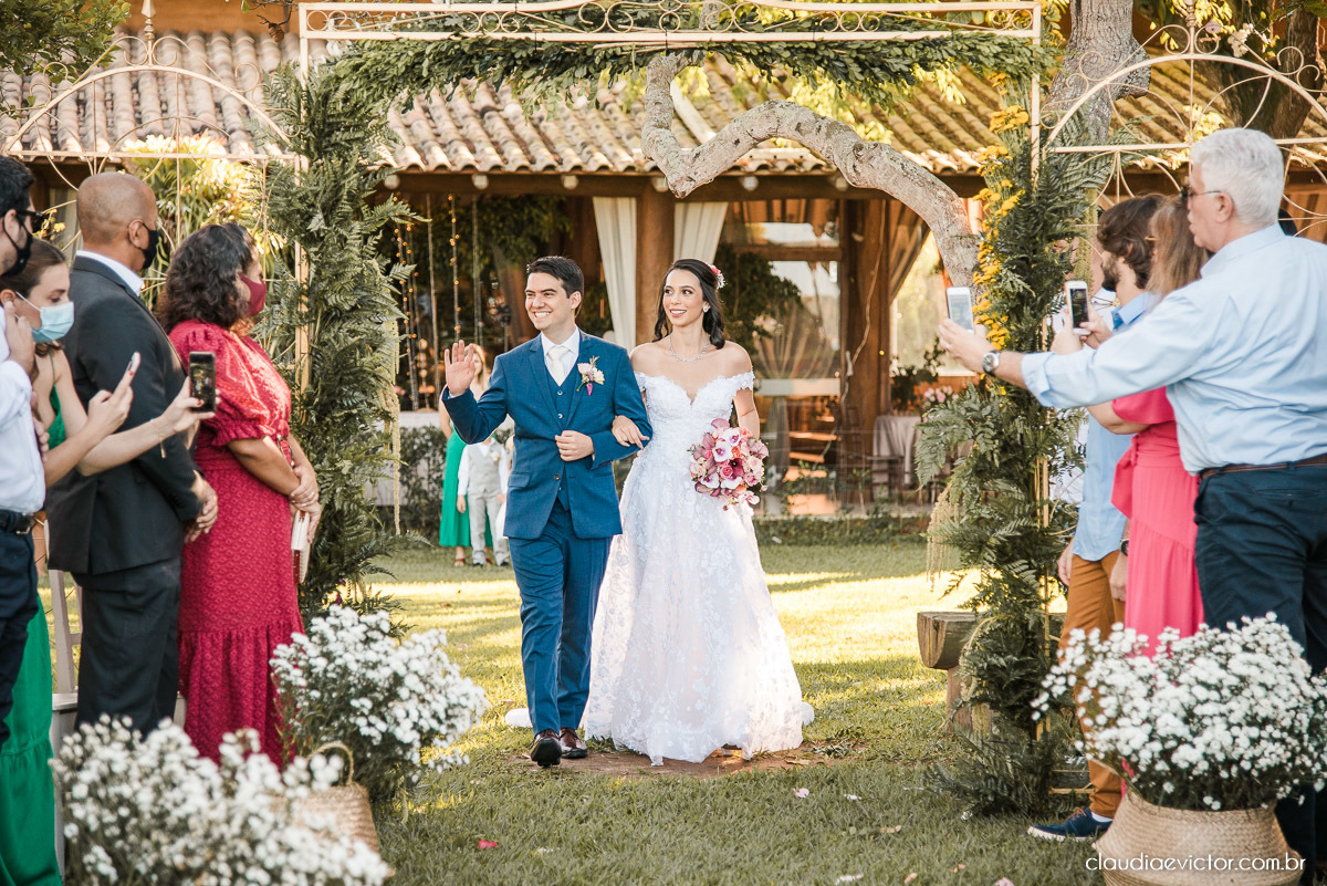 casamento ao ar livre de dia mini wedding vestido de noiva noivo bride wedding inspiration fotografo de casamento em vila velha fotografo de casamento em vitória espirito santo es ninho da roxinha serra por do sol de frente do mar