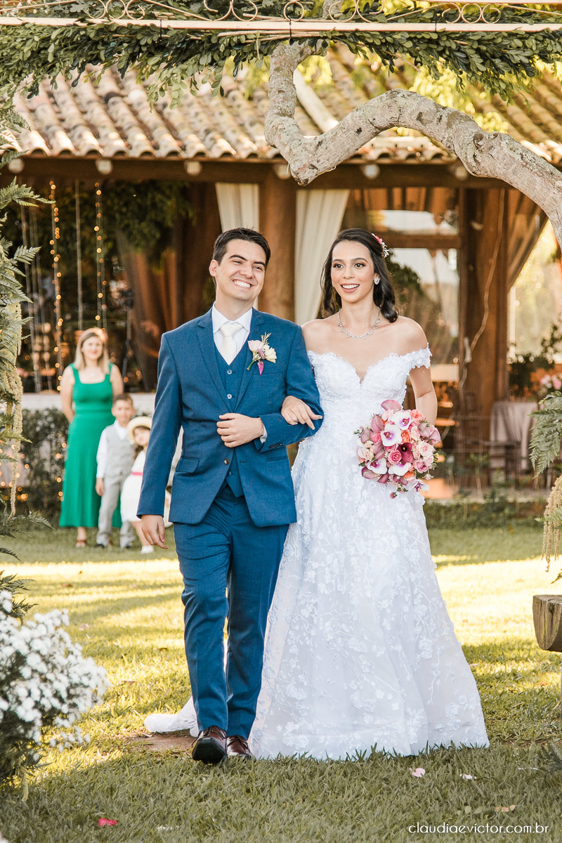 casamento ao ar livre de dia mini wedding vestido de noiva noivo bride wedding inspiration fotografo de casamento em vila velha fotografo de casamento em vitória espirito santo es ninho da roxinha serra por do sol de frente do mar