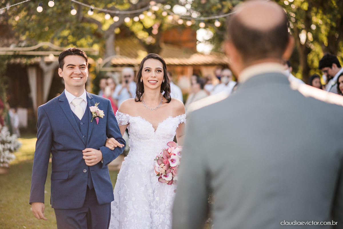 casamento ao ar livre de dia mini wedding vestido de noiva noivo bride wedding inspiration fotografo de casamento em vila velha fotografo de casamento em vitória espirito santo es ninho da roxinha serra por do sol de frente do mar
