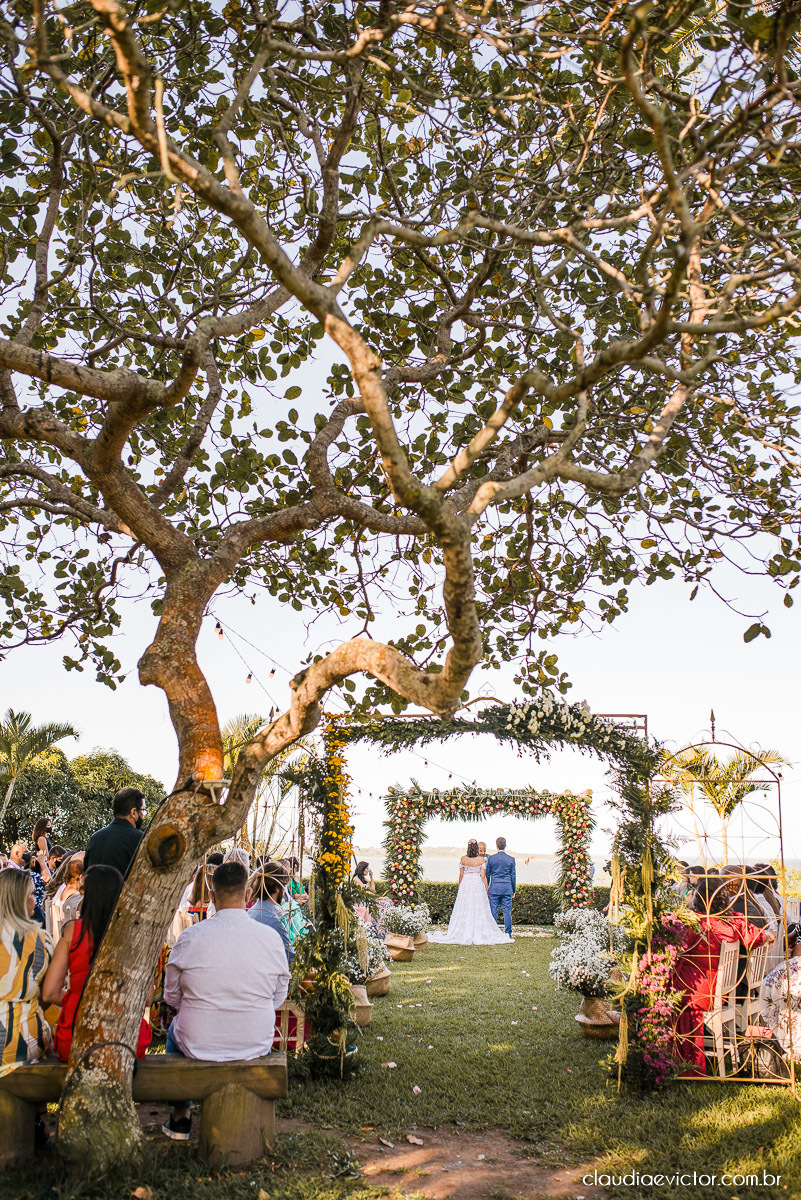 casamento ao ar livre de dia mini wedding vestido de noiva noivo bride wedding inspiration fotografo de casamento em vila velha fotografo de casamento em vitória espirito santo es ninho da roxinha serra por do sol de frente do mar