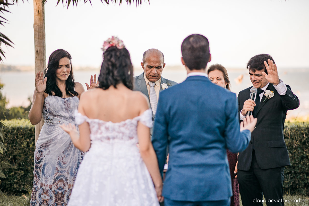 casamento ao ar livre de dia mini wedding vestido de noiva noivo bride wedding inspiration fotografo de casamento em vila velha fotografo de casamento em vitória espirito santo es ninho da roxinha serra por do sol de frente do mar