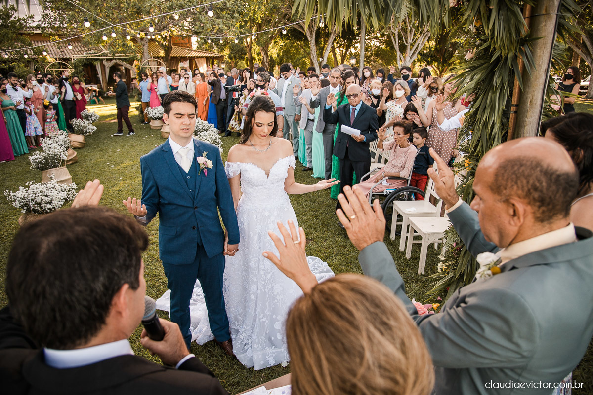 casamento ao ar livre de dia mini wedding vestido de noiva noivo bride wedding inspiration fotografo de casamento em vila velha fotografo de casamento em vitória espirito santo es ninho da roxinha serra por do sol de frente do mar
