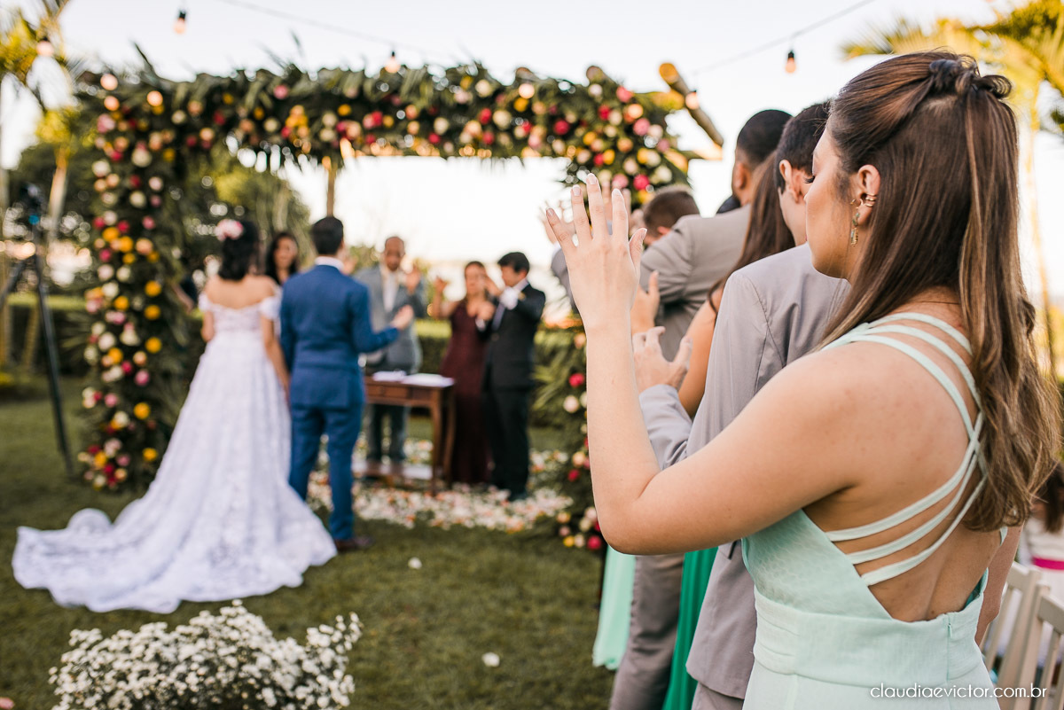 casamento ao ar livre de dia mini wedding vestido de noiva noivo bride wedding inspiration fotografo de casamento em vila velha fotografo de casamento em vitória espirito santo es ninho da roxinha serra por do sol de frente do mar