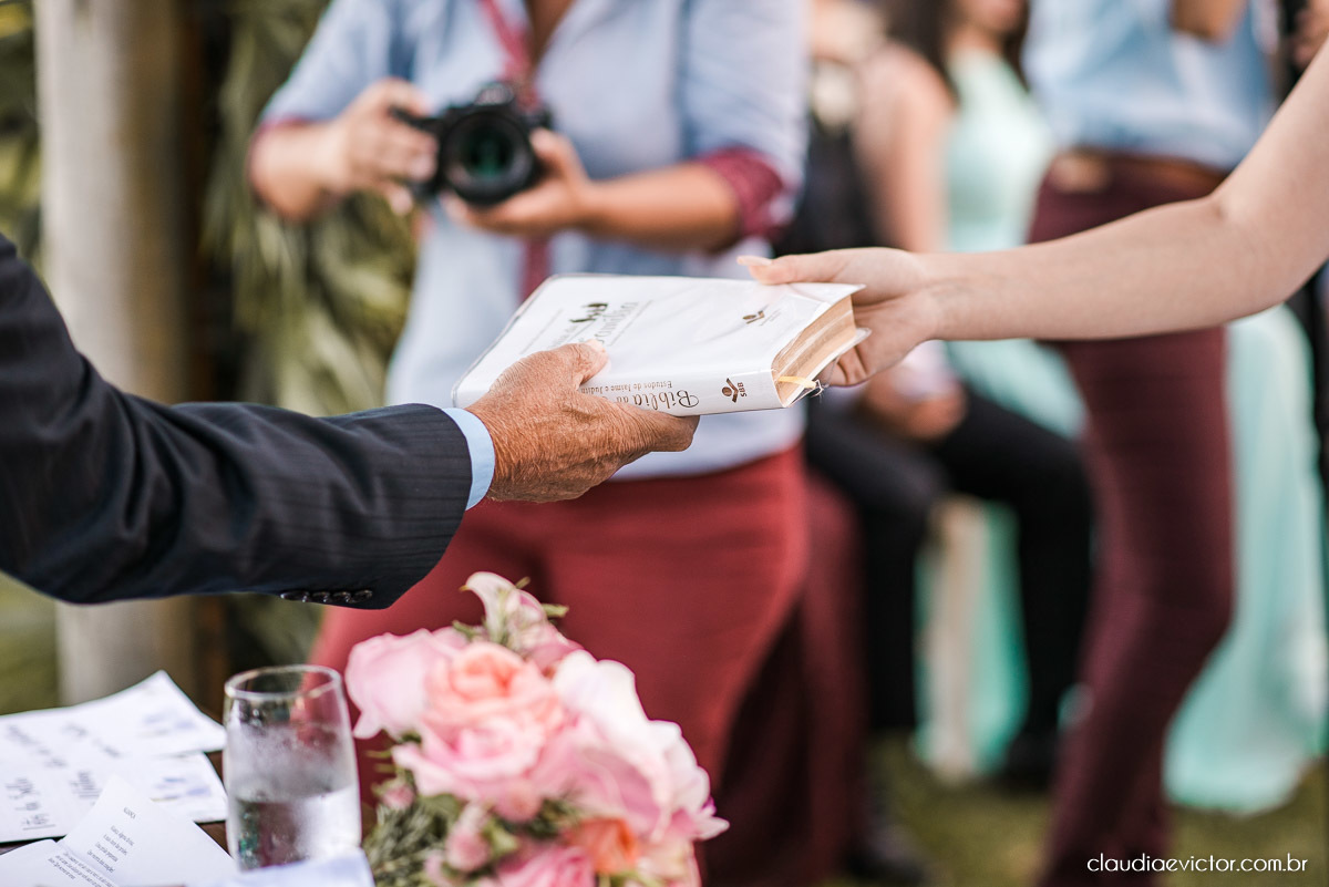 casamento ao ar livre de dia mini wedding vestido de noiva noivo bride wedding inspiration fotografo de casamento em vila velha fotografo de casamento em vitória espirito santo es ninho da roxinha serra por do sol de frente do mar