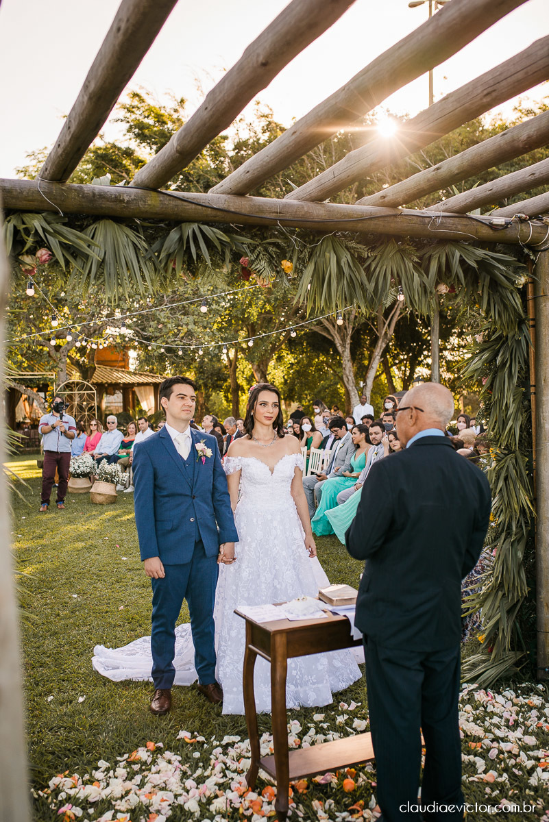 casamento ao ar livre de dia mini wedding vestido de noiva noivo bride wedding inspiration fotografo de casamento em vila velha fotografo de casamento em vitória espirito santo es ninho da roxinha serra por do sol de frente do mar