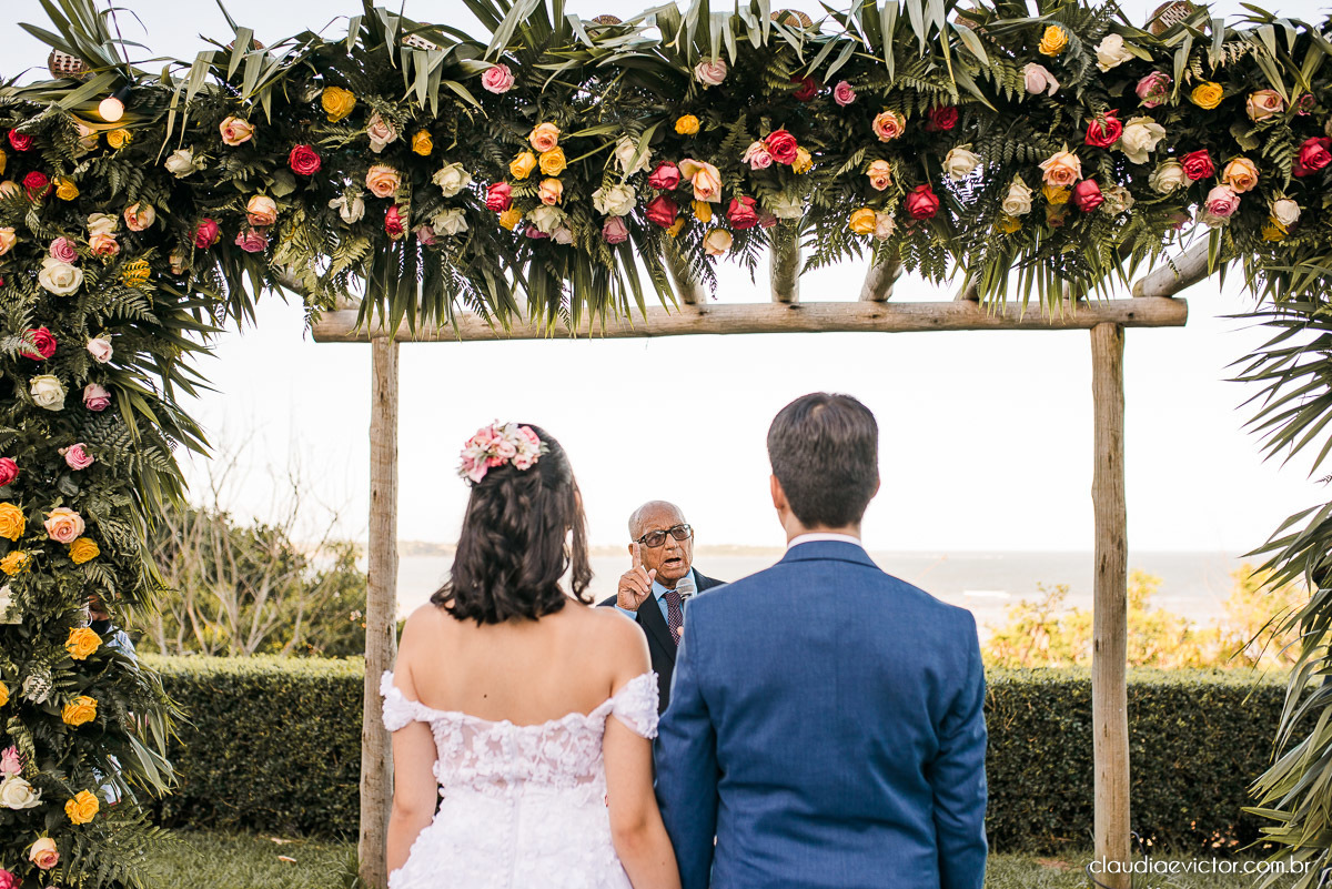casamento ao ar livre de dia mini wedding vestido de noiva noivo bride wedding inspiration fotografo de casamento em vila velha fotografo de casamento em vitória espirito santo es ninho da roxinha serra por do sol de frente do mar