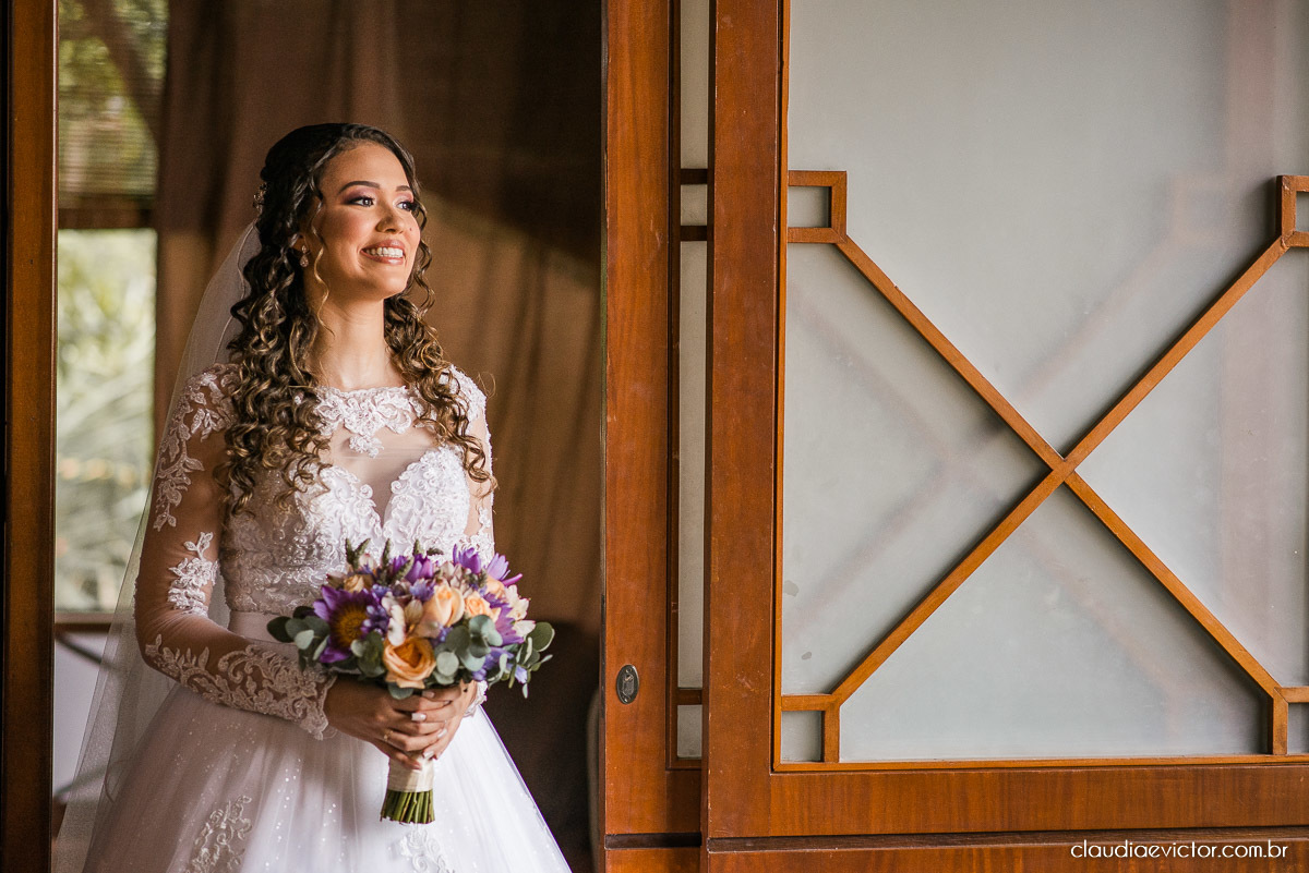 casamento ao ar livre fim de tarde wedding inspiration noivo noiva vestido buquê decoração chácara bambu fotógrafo de casamento em vila velha fotógrafo de casamento em vitória  espirito santo es fotografo de casamento em serra 