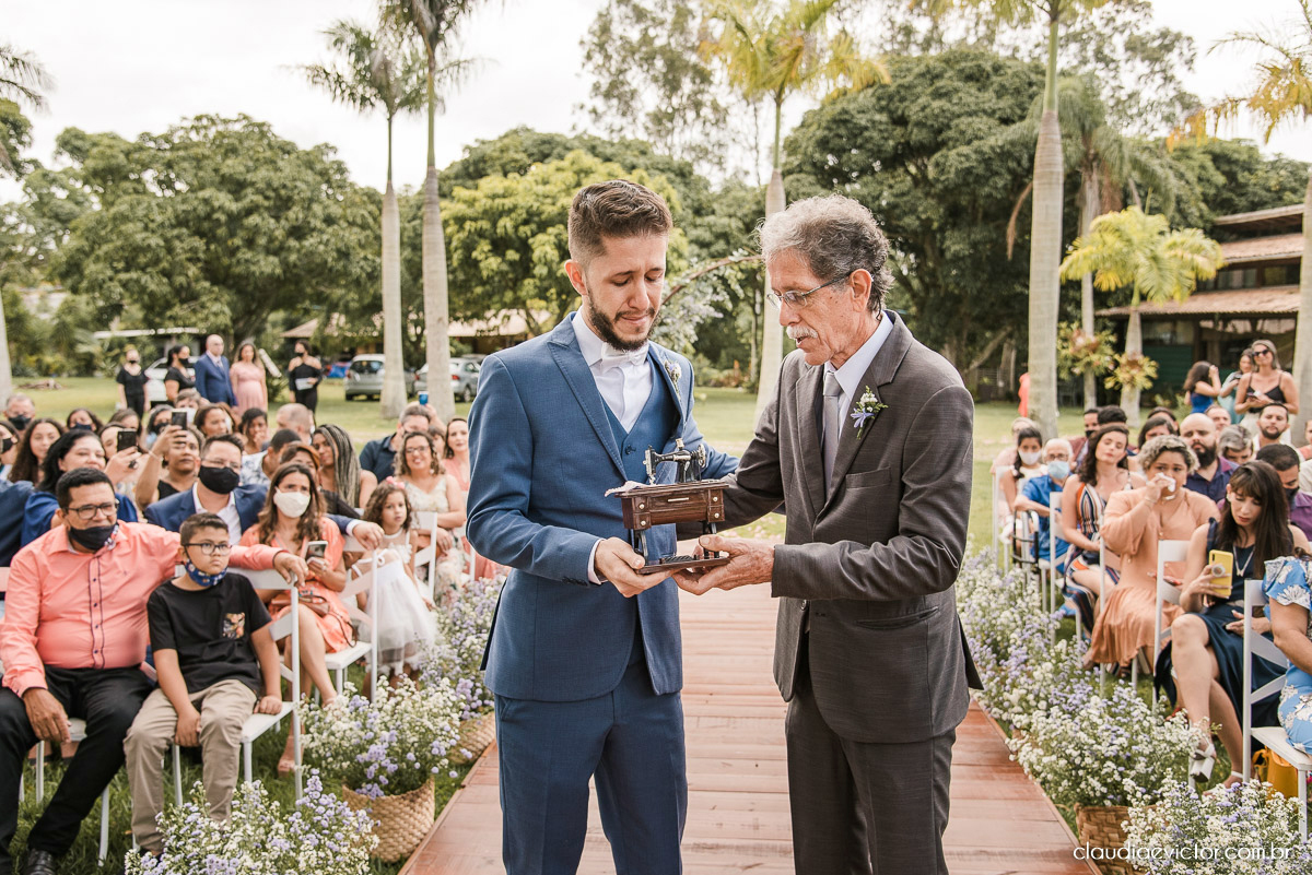 casamento ao ar livre fim de tarde wedding inspiration noivo noiva vestido buquê decoração chácara bambu fotógrafo de casamento em vila velha fotógrafo de casamento em vitória  espirito santo es fotografo de casamento em serra 