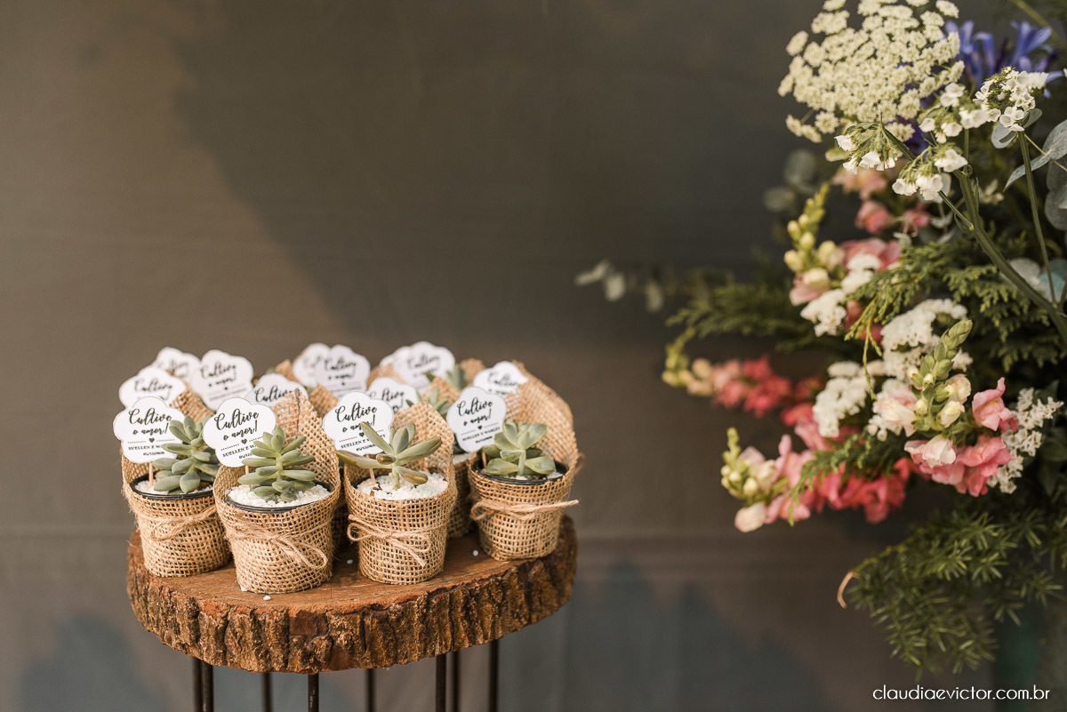 casamento ao ar livre fim de tarde wedding inspiration noivo noiva vestido buquê decoração chácara bambu fotógrafo de casamento em vila velha fotógrafo de casamento em vitória  espirito santo es fotografo de casamento em serra 