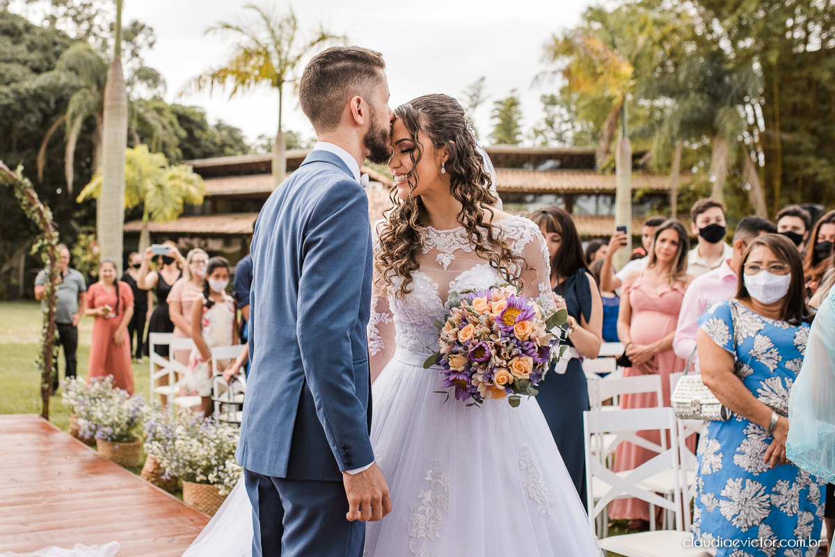 casamento ao ar livre fim de tarde wedding inspiration noivo noiva vestido buquê decoração chácara bambu fotógrafo de casamento em vila velha fotógrafo de casamento em vitória  espirito santo es fotografo de casamento em serra 