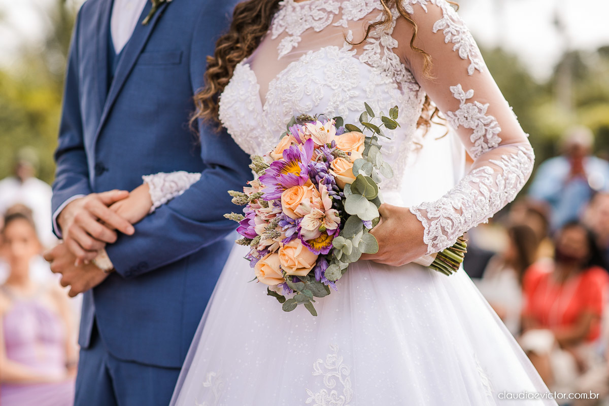 casamento ao ar livre fim de tarde wedding inspiration noivo noiva vestido buquê decoração chácara bambu fotógrafo de casamento em vila velha fotógrafo de casamento em vitória  espirito santo es fotografo de casamento em serra 