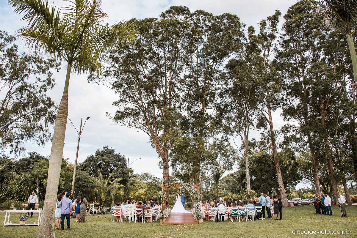 casamento ao ar livre fim de tarde wedding inspiration noivo noiva vestido buquê decoração chácara bambu fotógrafo de casamento em vila velha fotógrafo de casamento em vitória  espirito santo es fotografo de casamento em serra 