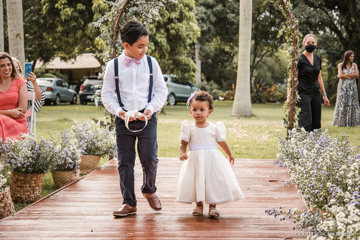 casamento ao ar livre fim de tarde wedding inspiration noivo noiva vestido buquê decoração chácara bambu fotógrafo de casamento em vila velha fotógrafo de casamento em vitória  espirito santo es fotografo de casamento em serra 