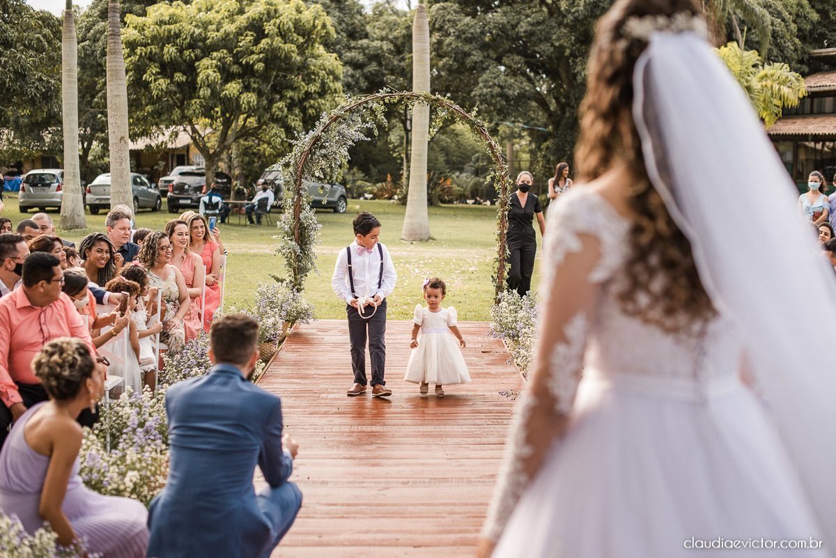 casamento ao ar livre fim de tarde wedding inspiration noivo noiva vestido buquê decoração chácara bambu fotógrafo de casamento em vila velha fotógrafo de casamento em vitória  espirito santo es fotografo de casamento em serra 
