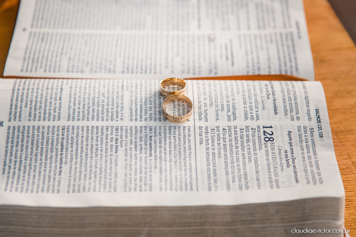 casamento ao ar livre fim de tarde wedding inspiration noivo noiva vestido buquê decoração chácara bambu fotógrafo de casamento em vila velha fotógrafo de casamento em vitória  espirito santo es fotografo de casamento em serra 