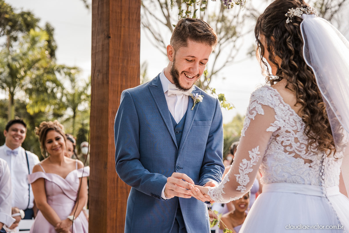 casamento ao ar livre fim de tarde wedding inspiration noivo noiva vestido buquê decoração chácara bambu fotógrafo de casamento em vila velha fotógrafo de casamento em vitória  espirito santo es fotografo de casamento em serra 
