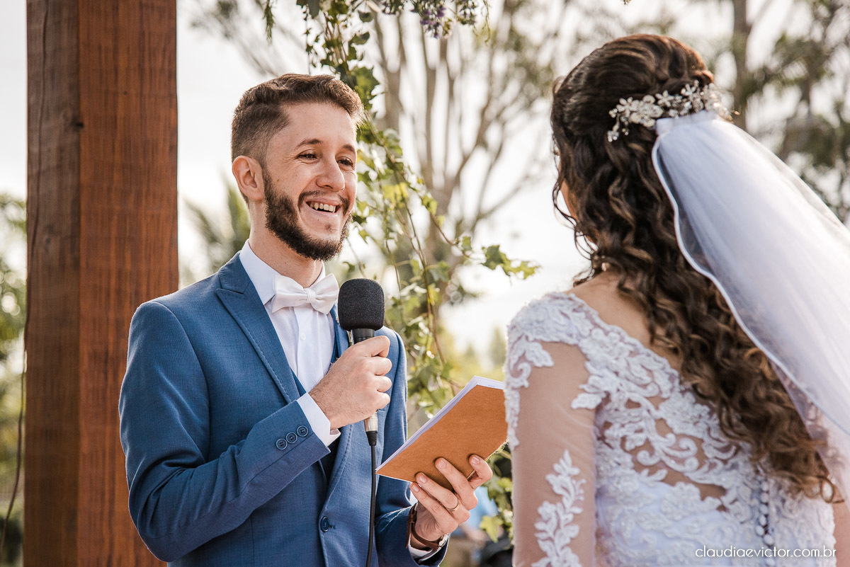 casamento ao ar livre fim de tarde wedding inspiration noivo noiva vestido buquê decoração chácara bambu fotógrafo de casamento em vila velha fotógrafo de casamento em vitória  espirito santo es fotografo de casamento em serra 
