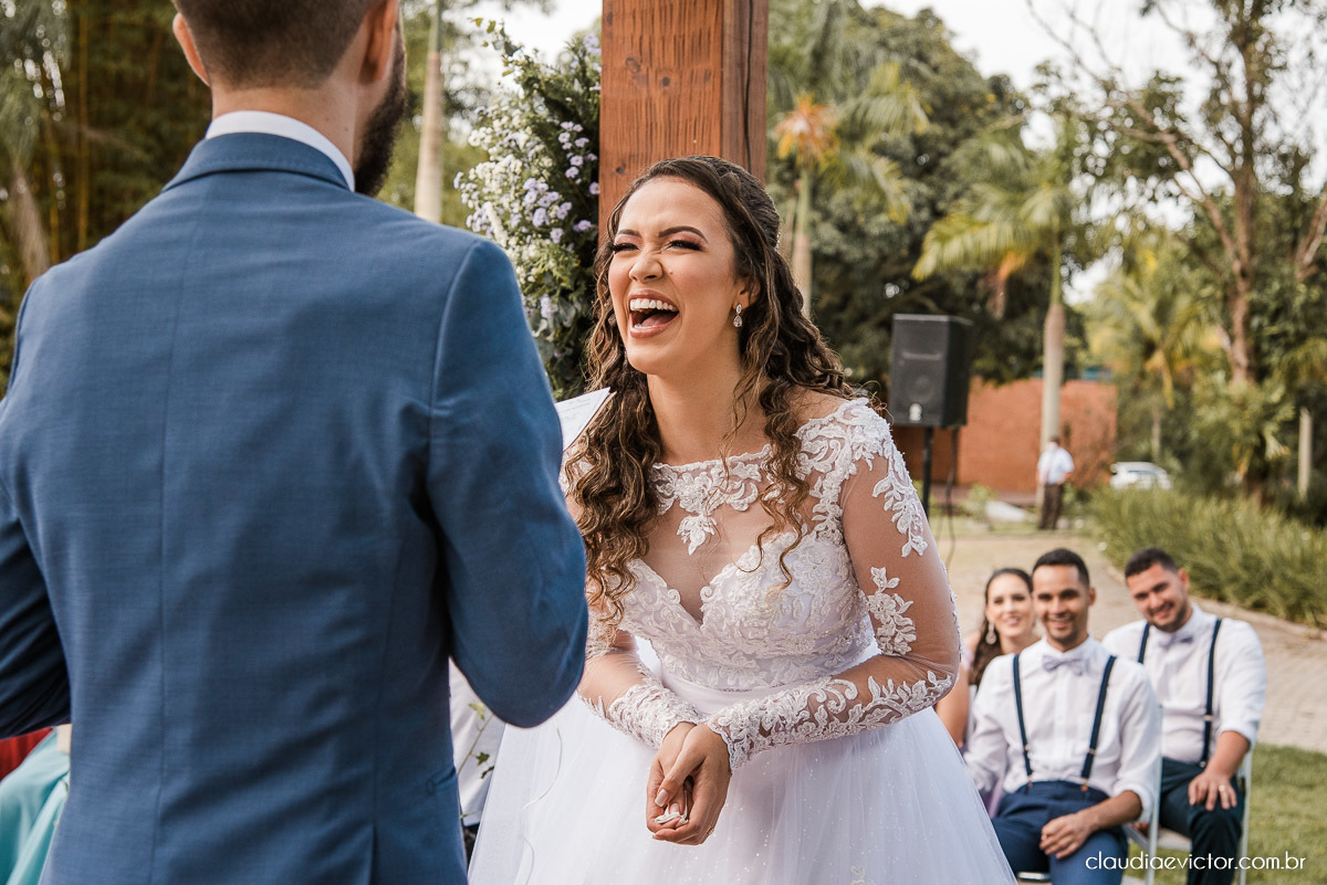 casamento ao ar livre fim de tarde wedding inspiration noivo noiva vestido buquê decoração chácara bambu fotógrafo de casamento em vila velha fotógrafo de casamento em vitória  espirito santo es fotografo de casamento em serra 