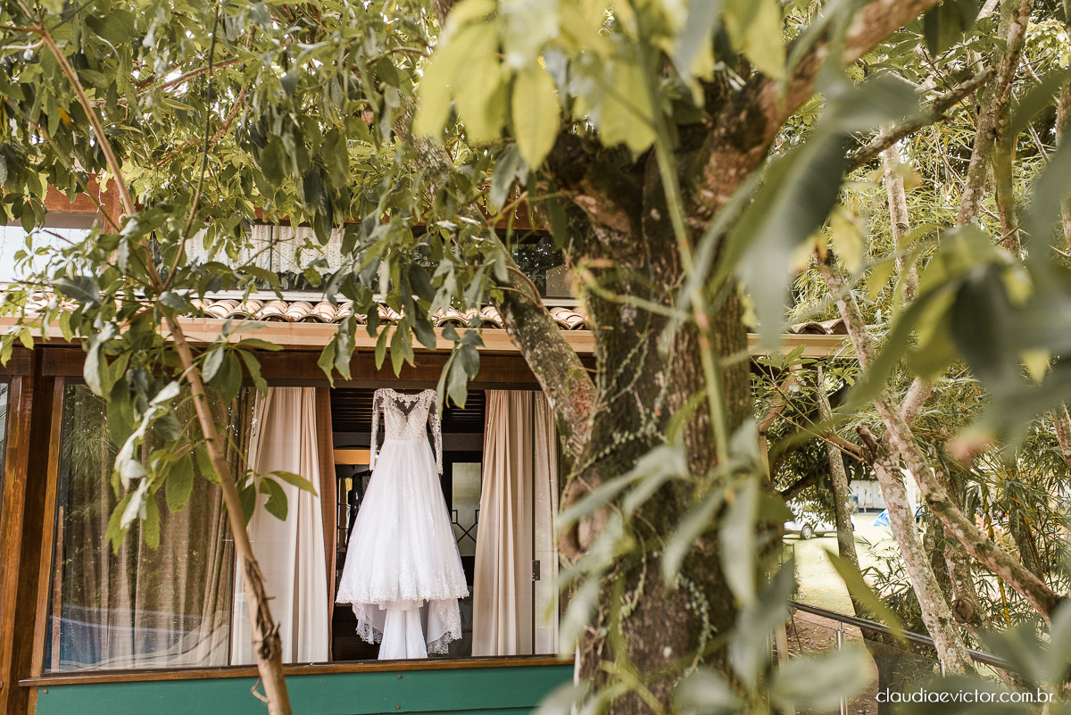 casamento ao ar livre fim de tarde wedding inspiration noivo noiva vestido buquê decoração chácara bambu fotógrafo de casamento em vila velha fotógrafo de casamento em vitória  espirito santo es fotografo de casamento em serra 