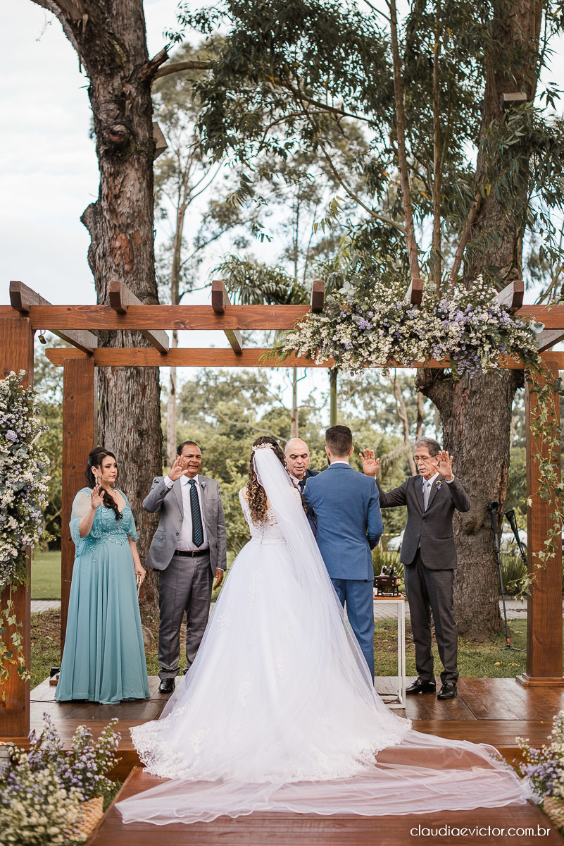 casamento ao ar livre fim de tarde wedding inspiration noivo noiva vestido buquê decoração chácara bambu fotógrafo de casamento em vila velha fotógrafo de casamento em vitória  espirito santo es fotografo de casamento em serra 