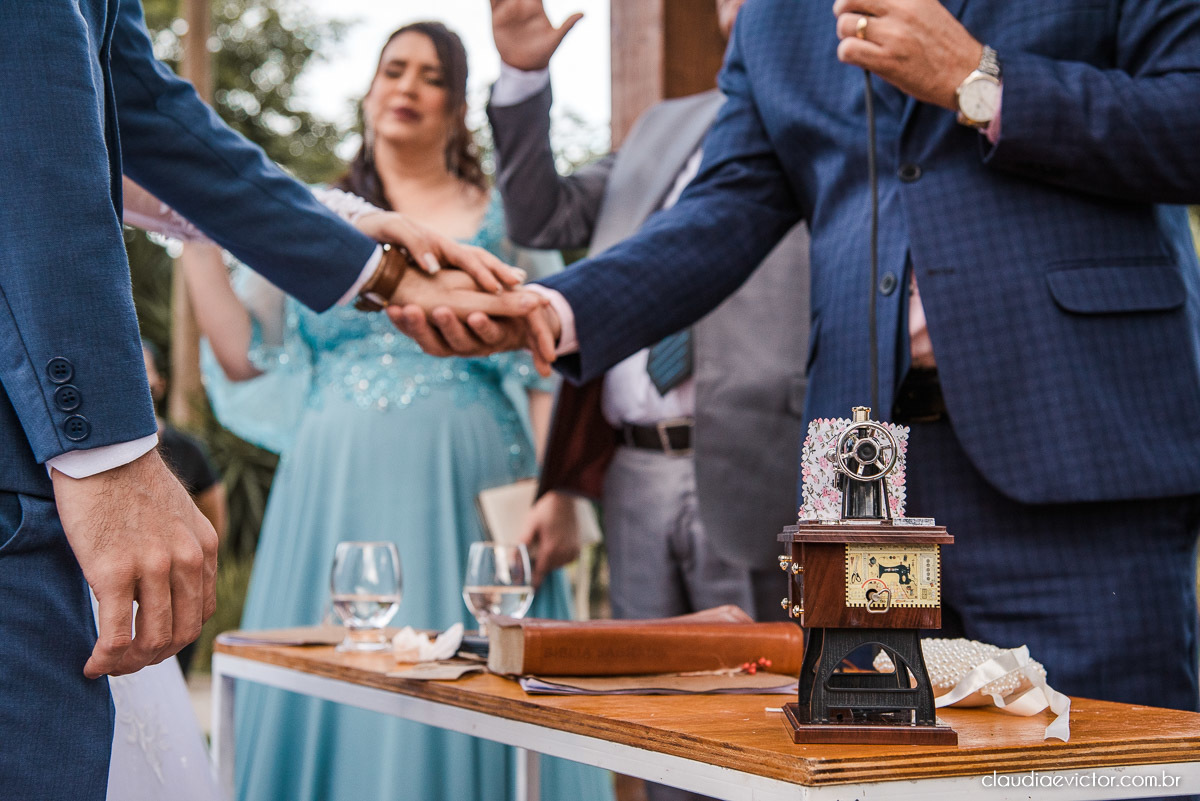 casamento ao ar livre fim de tarde wedding inspiration noivo noiva vestido buquê decoração chácara bambu fotógrafo de casamento em vila velha fotógrafo de casamento em vitória  espirito santo es fotografo de casamento em serra 