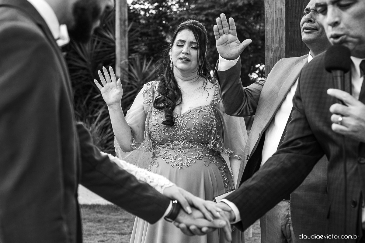 casamento ao ar livre fim de tarde wedding inspiration noivo noiva vestido buquê decoração chácara bambu fotógrafo de casamento em vila velha fotógrafo de casamento em vitória  espirito santo es fotografo de casamento em serra 