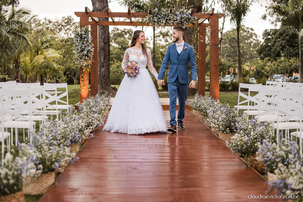 casamento ao ar livre fim de tarde wedding inspiration noivo noiva vestido buquê decoração chácara bambu fotógrafo de casamento em vila velha fotógrafo de casamento em vitória  espirito santo es fotografo de casamento em serra 