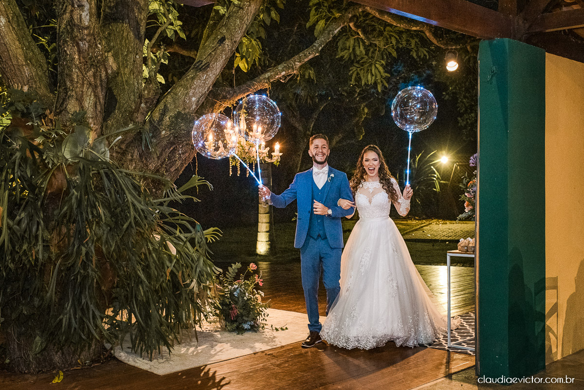 casamento ao ar livre fim de tarde wedding inspiration noivo noiva vestido buquê decoração chácara bambu fotógrafo de casamento em vila velha fotógrafo de casamento em vitória  espirito santo es fotografo de casamento em serra 