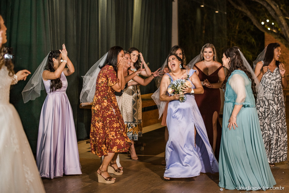 casamento ao ar livre fim de tarde wedding inspiration noivo noiva vestido buquê decoração chácara bambu fotógrafo de casamento em vila velha fotógrafo de casamento em vitória  espirito santo es fotografo de casamento em serra 