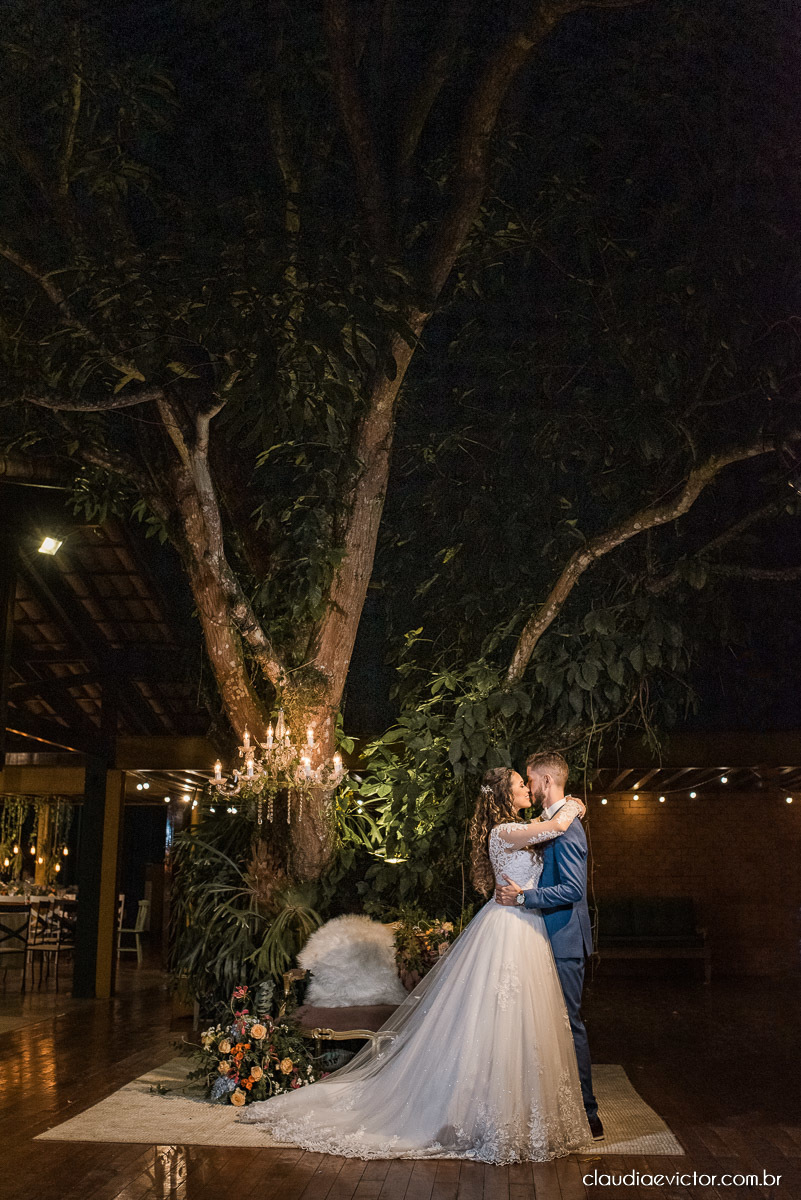 casamento ao ar livre fim de tarde wedding inspiration noivo noiva vestido buquê decoração chácara bambu fotógrafo de casamento em vila velha fotógrafo de casamento em vitória  espirito santo es fotografo de casamento em serra 