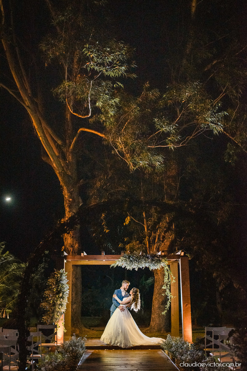 casamento ao ar livre fim de tarde wedding inspiration noivo noiva vestido buquê decoração chácara bambu fotógrafo de casamento em vila velha fotógrafo de casamento em vitória  espirito santo es fotografo de casamento em serra 