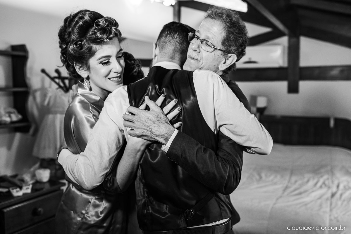 casamento ao ar livre fim de tarde wedding inspiration noivo noiva vestido buquê decoração chácara bambu fotógrafo de casamento em vila velha fotógrafo de casamento em vitória  espirito santo es fotografo de casamento em serra 