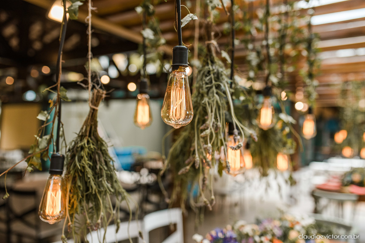 casamento ao ar livre fim de tarde wedding inspiration noivo noiva vestido buquê decoração chácara bambu fotógrafo de casamento em vila velha fotógrafo de casamento em vitória  espirito santo es fotografo de casamento em serra 