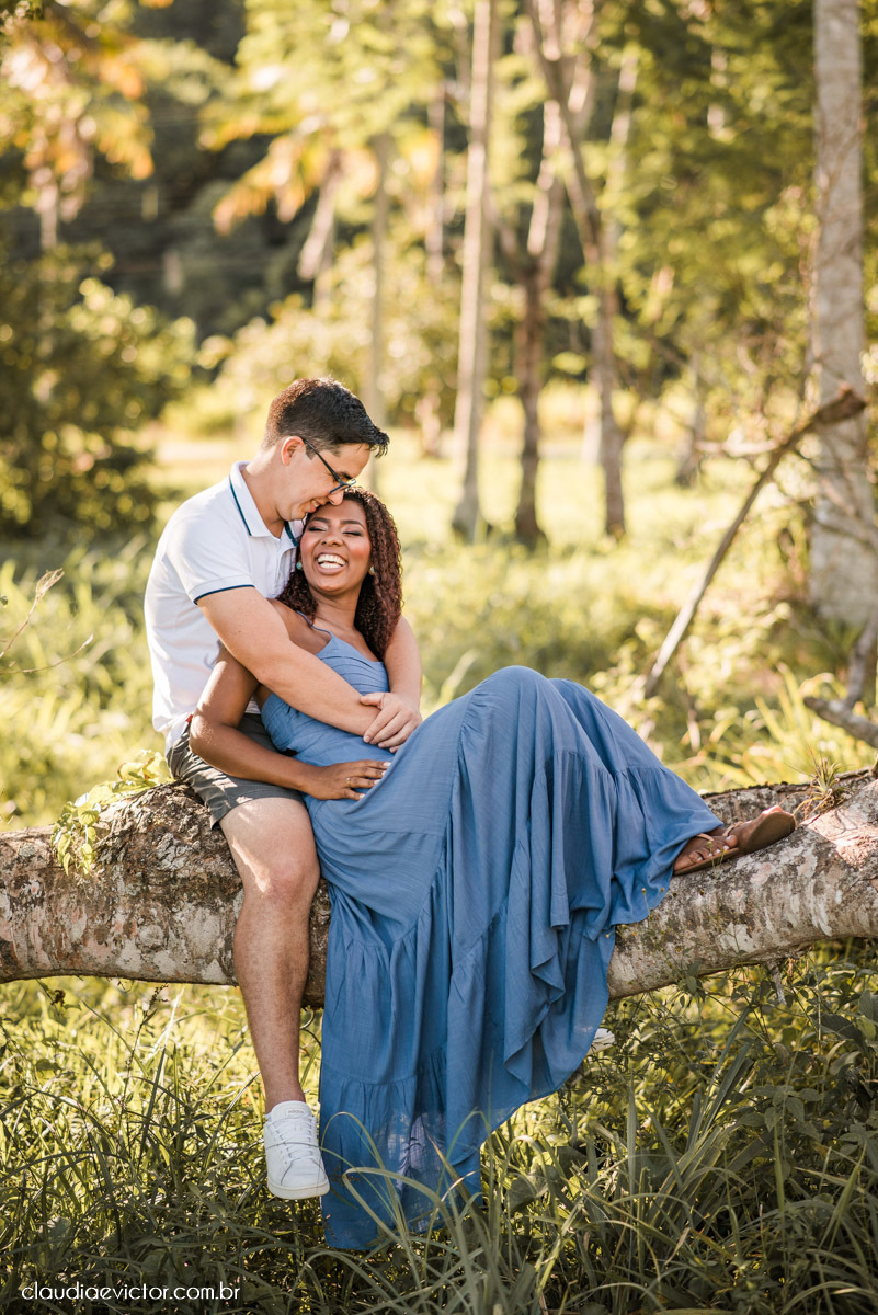 Ensaio namoro pre wedding pré-casamento na praia de Coqueiral de Aracruz feito por fotógrafo de casamento em vila velha fotógrafo de casamento em vitória espirito santo es noiva noivo por do sol fotos de casais
