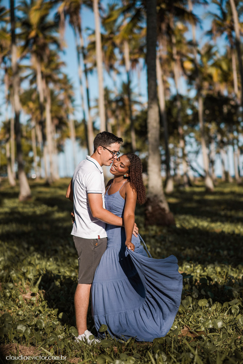 Ensaio namoro pre wedding pré-casamento na praia de Coqueiral de Aracruz feito por fotógrafo de casamento em vila velha fotógrafo de casamento em vitória espirito santo es noiva noivo por do sol fotos de casais