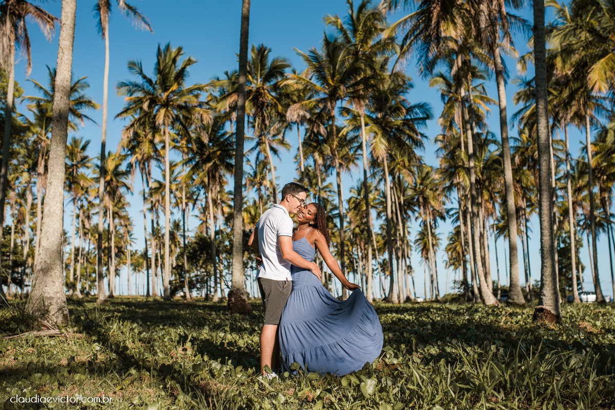 Ensaio namoro pre wedding pré-casamento na praia de Coqueiral de Aracruz feito por fotógrafo de casamento em vila velha fotógrafo de casamento em vitória espirito santo es noiva noivo por do sol fotos de casais