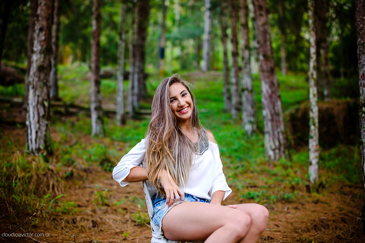 Lindo ensaio feminino de 15 anos realizado no Tecnotruta em Ibitirama ES com lindas paisagens e flores por fotógrafos de casamento de Vila Velha fotógrafos de casamento de Vitória fotógrafos de casamento de Serra Espirito Santo
