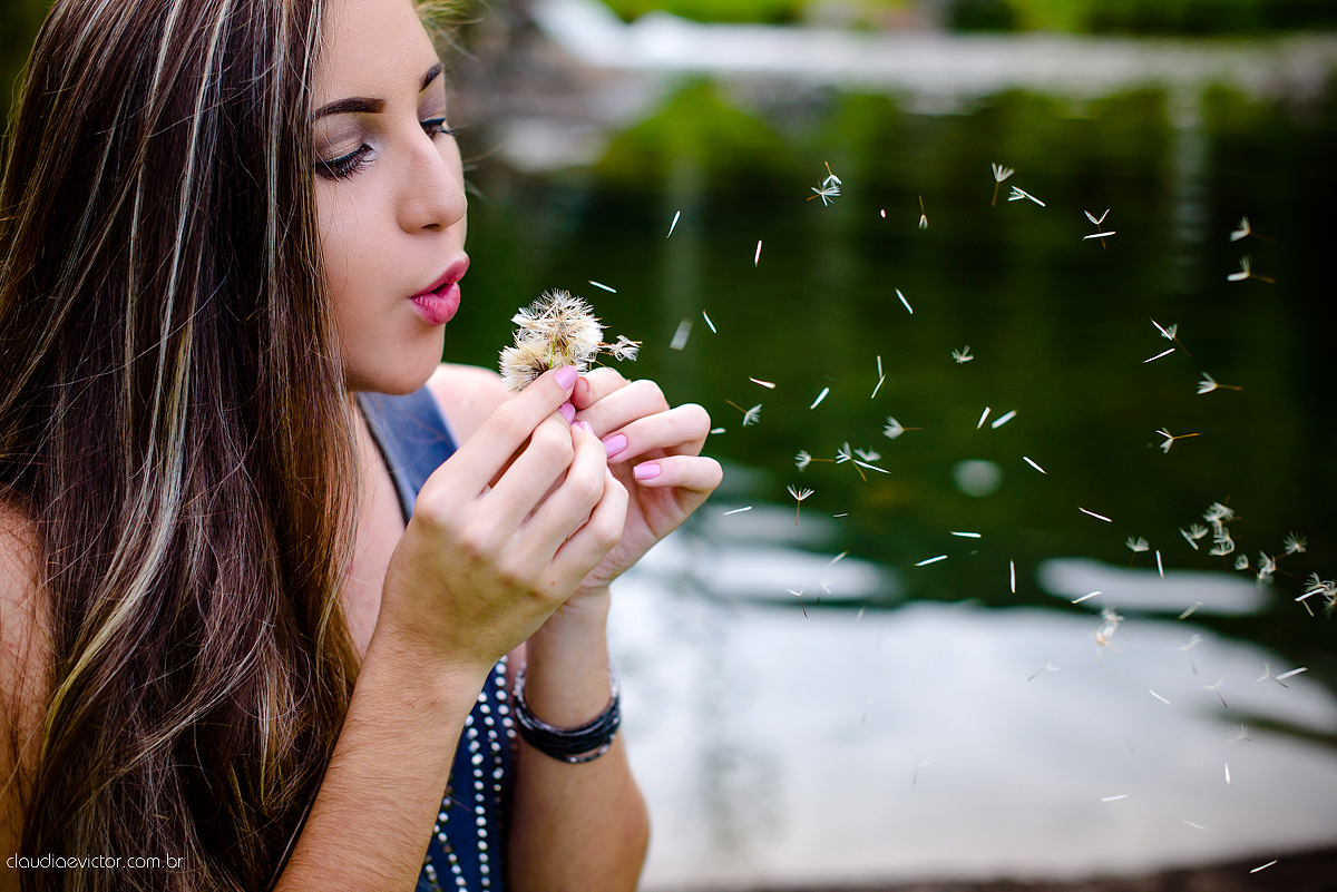 Lindo ensaio feminino de 15 anos realizado no Tecnotruta em Ibitirama ES com lindas paisagens e flores por fotógrafos de casamento de Vila Velha fotógrafos de casamento de Vitória fotógrafos de casamento de Serra Espirito Santo