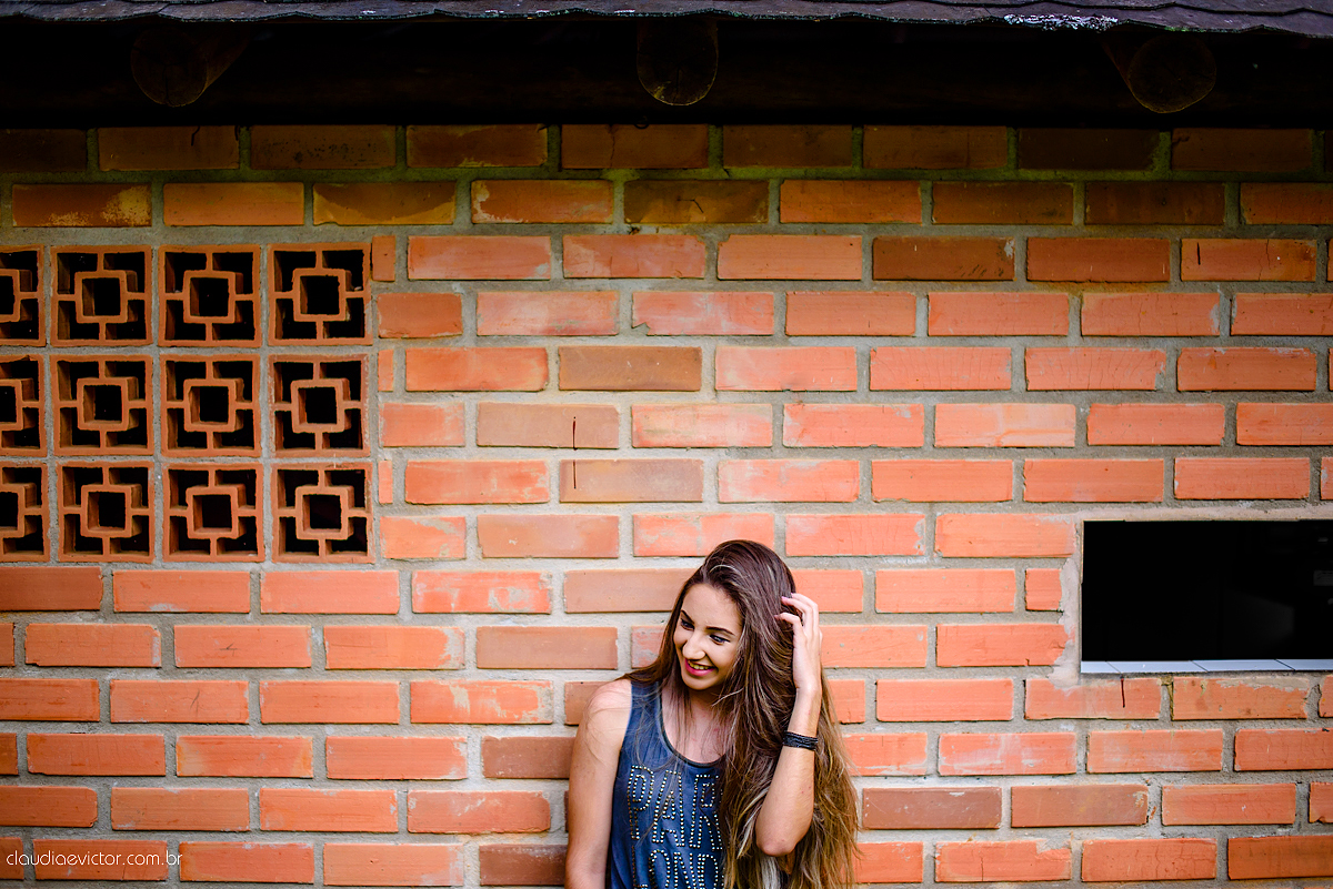 Lindo ensaio feminino de 15 anos realizado no Tecnotruta em Ibitirama ES com lindas paisagens e flores por fotógrafos de casamento de Vila Velha fotógrafos de casamento de Vitória fotógrafos de casamento de Serra Espirito Santo