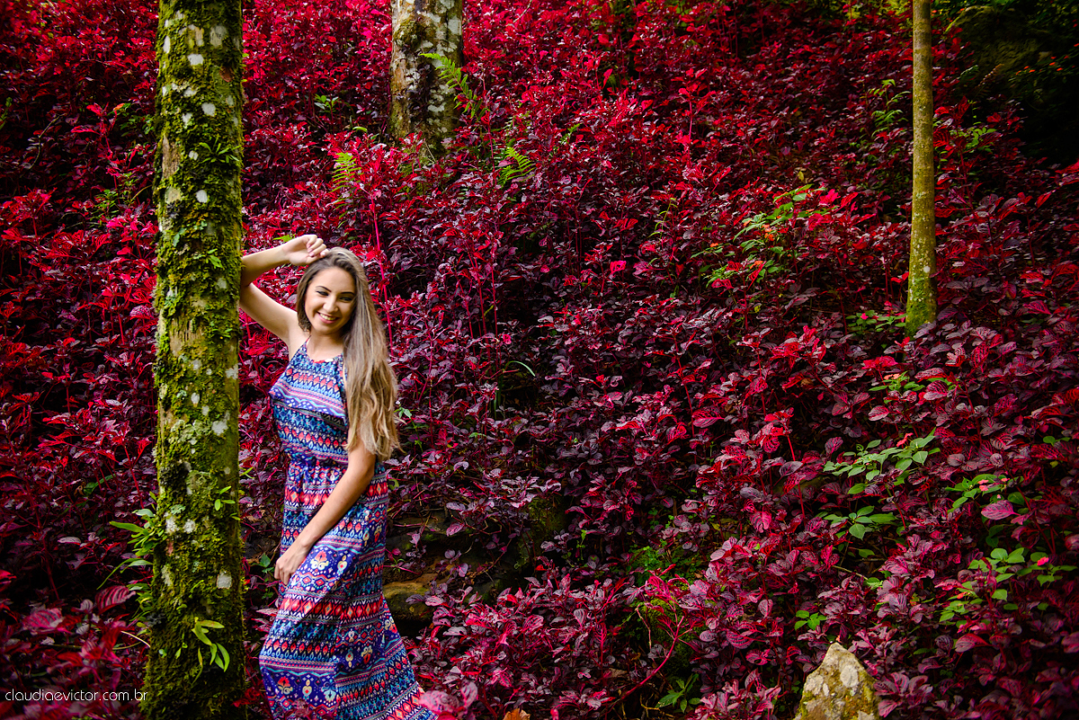 Lindo ensaio feminino de 15 anos realizado no Tecnotruta em Ibitirama ES com lindas paisagens e flores por fotógrafos de casamento de Vila Velha fotógrafos de casamento de Vitória fotógrafos de casamento de Serra Espirito Santo